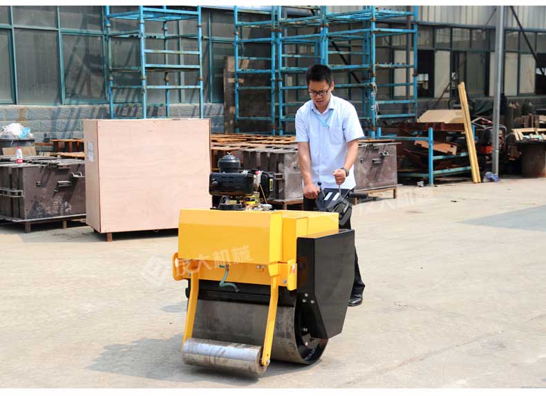 手扶单轮压路机