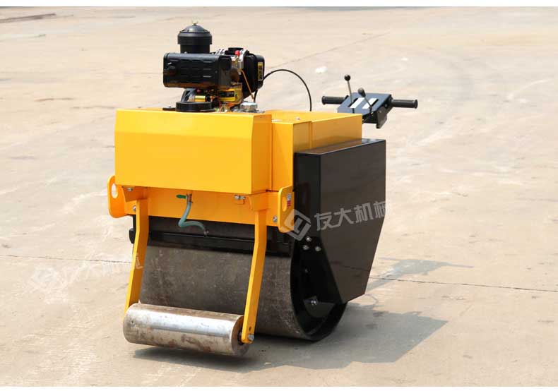 手扶单轮压路机
