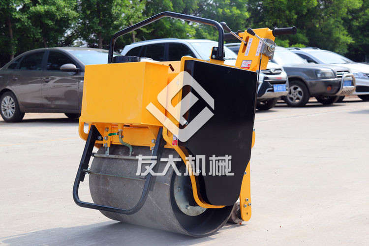 小型压路机