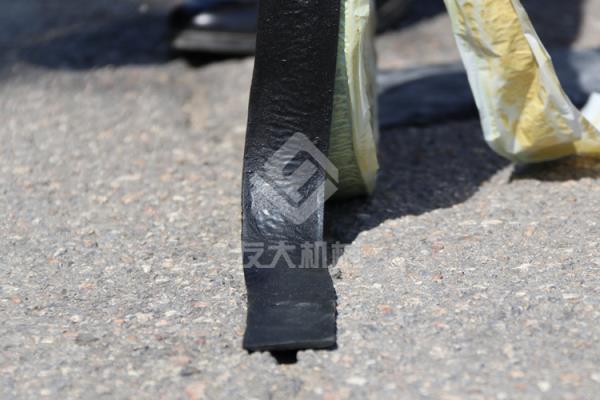 道路养护专家-----高品质沥青冷补材料！