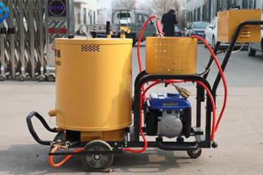 路面修补当然少不了马路三件套