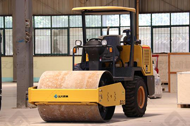 小型压路机细节直接体现产品的品质